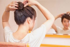 4.ヘアスタイルを工夫する